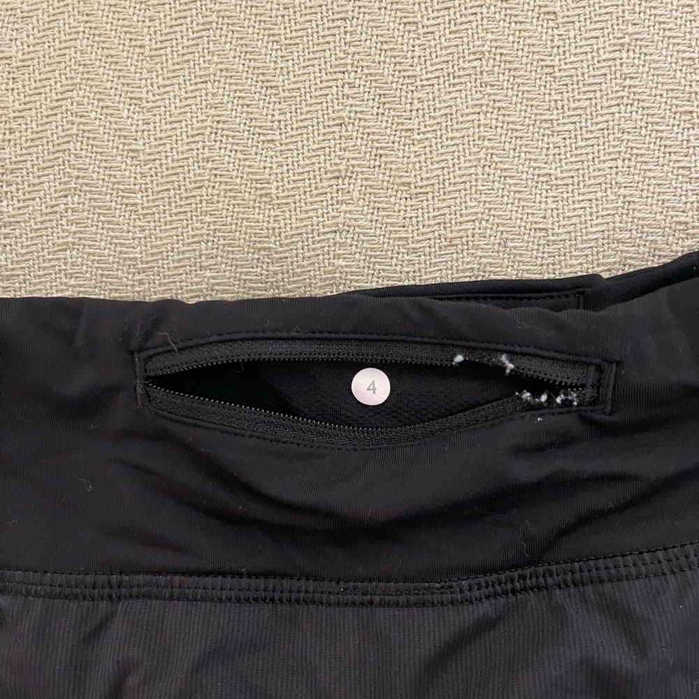 Speed Short with Ruffle - Picture 4 of 4